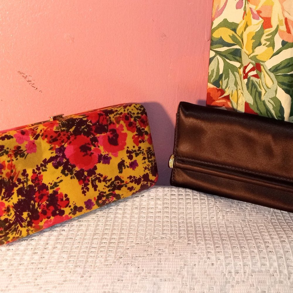 LOT OF 2 WOMEN'S COLORFUL GOOD QUALITY WALLETS OF BEAUTY